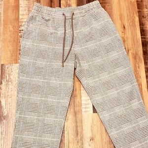 Drawstring gray and white pants